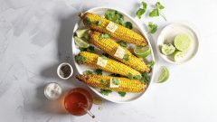 Кукурудза на грилі з медом і лаймом default